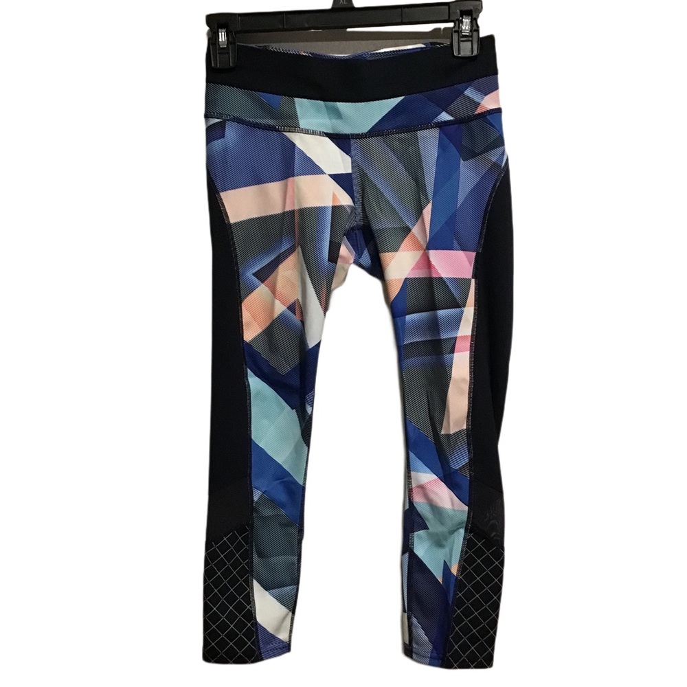 Athleta Electric Geoโ Sonar Womenโs Capri Leggings Multicolor